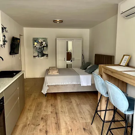 New Fiore, Apartment *